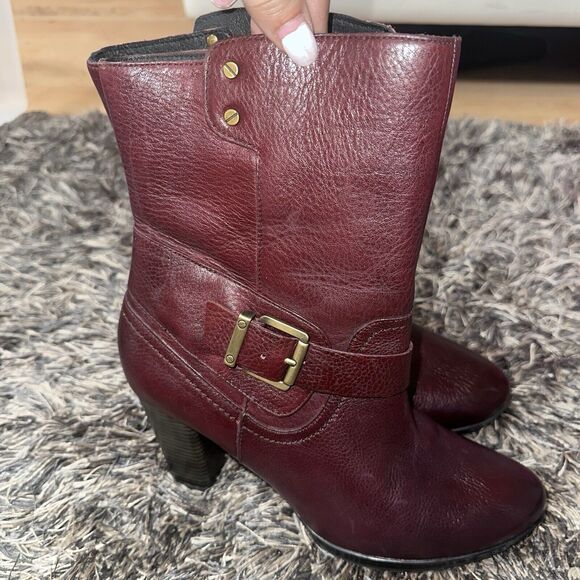 Clarks Burgundy Leather Ankle Calf Boots Gold Buckle Size 10 Excellent Condition - Picture 1 of 10